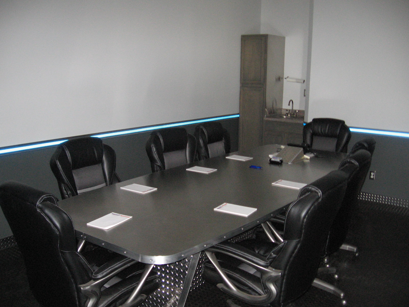 Photo of meeting room connected to lobby